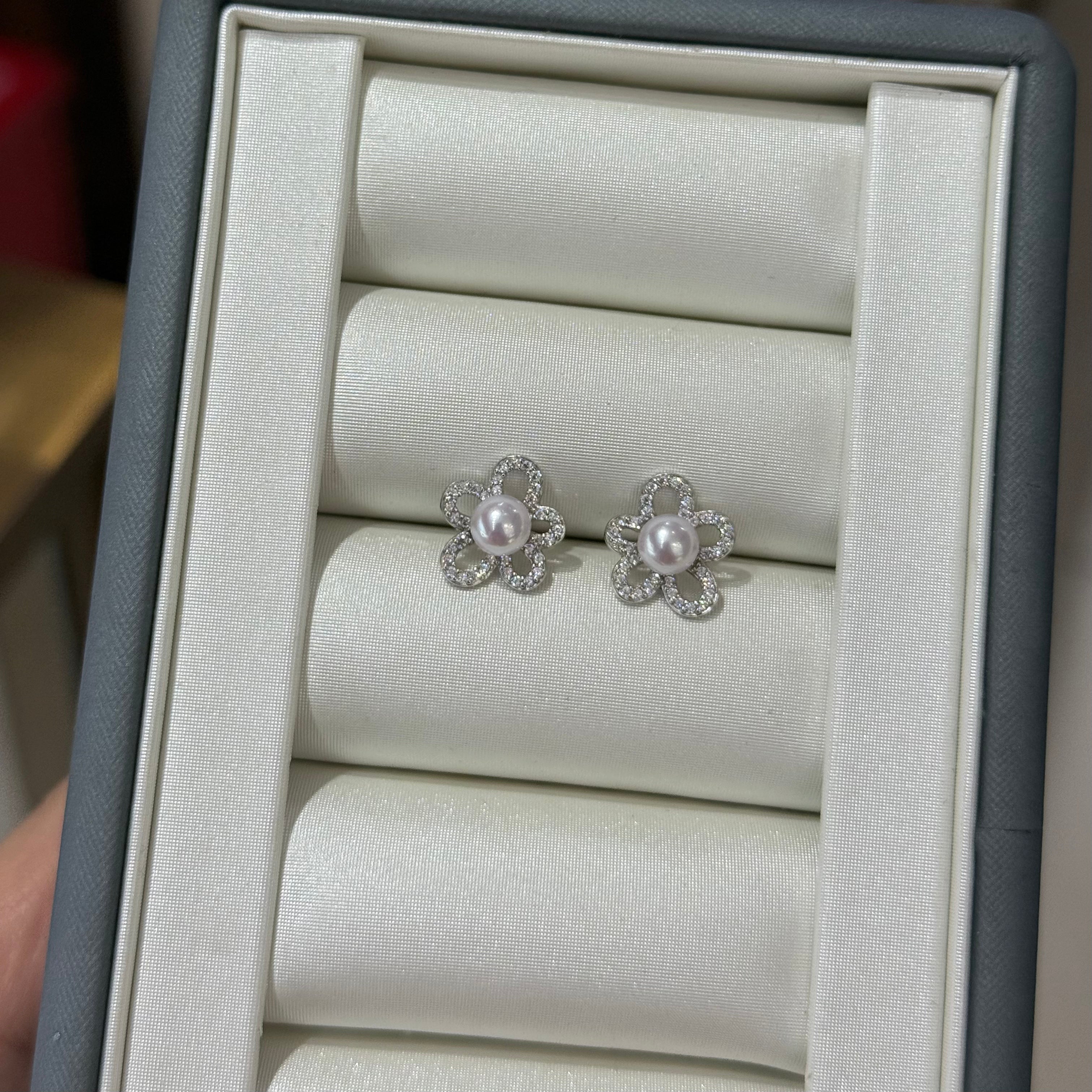 STARRY JEWELRY 【 Hua Xi 】 Heavenly Maiden Light Sea Water Natural Pearl Akoya Five Petal Earnail 5-6mm Exquisite and Compact Temperament
