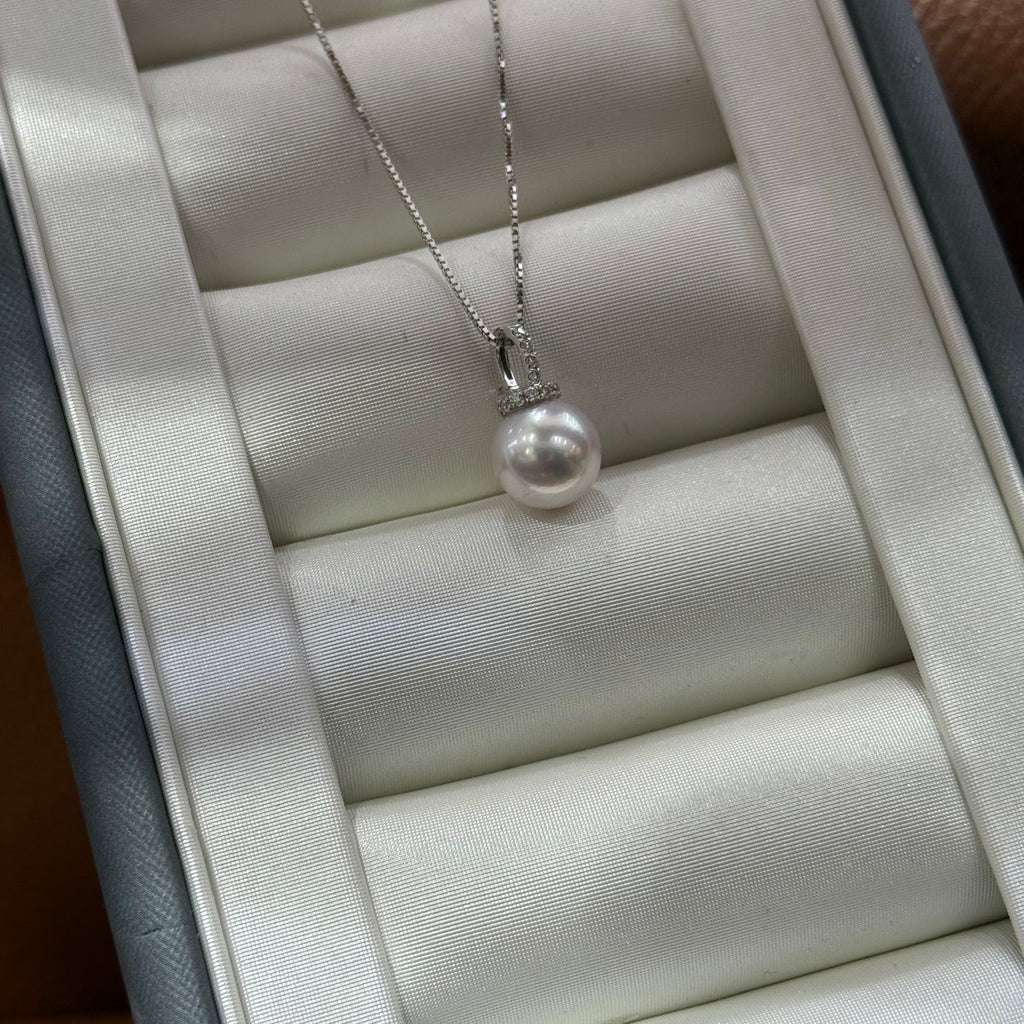 STARRY JEWELRY Natural Sea Water Akoya Pearl Pendant Necklace, Elegant Collarbone Chain with 18k Gold Clasp, Very Slight Flaws, 8.5-9mm