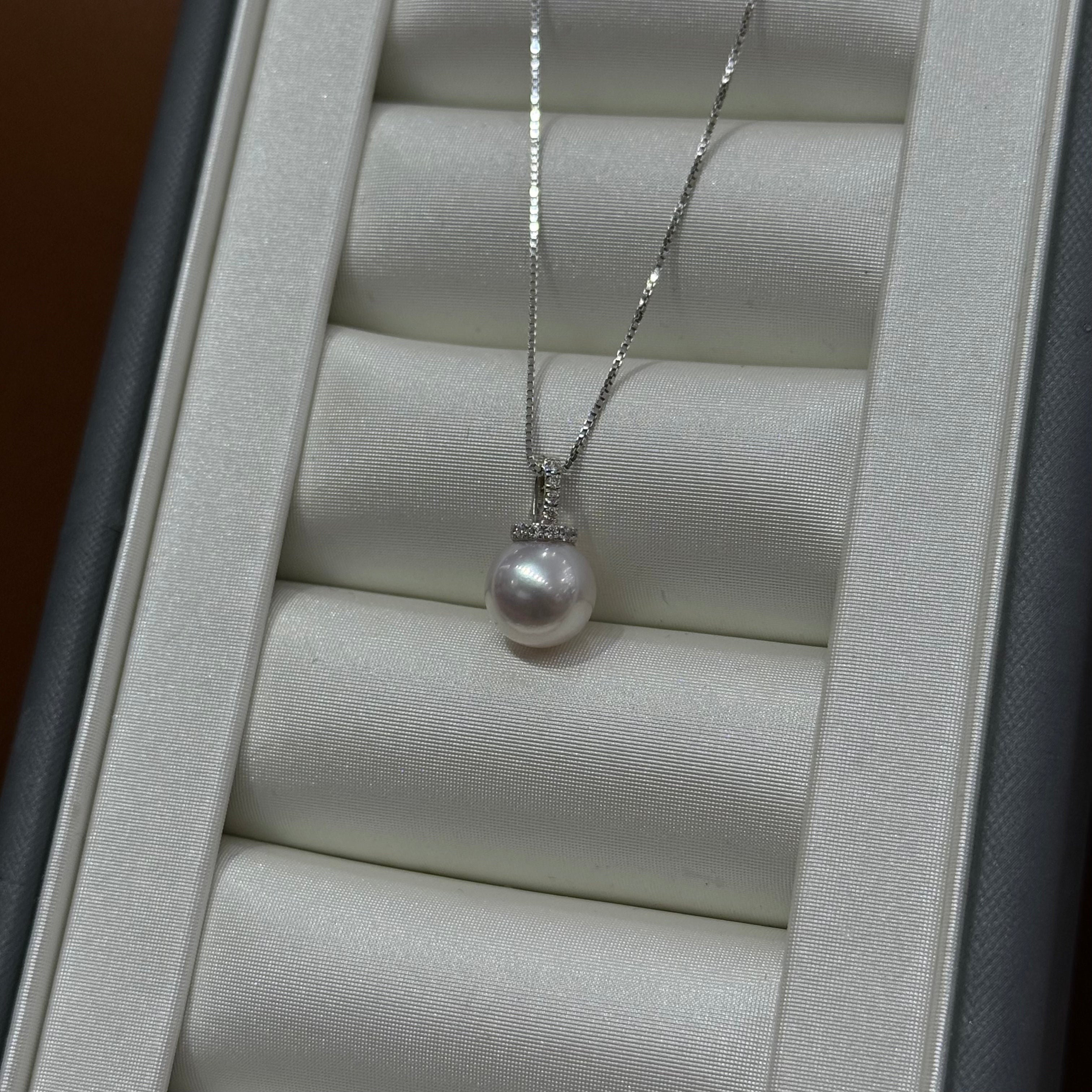 STARRY JEWELRY Natural Sea Water Akoya Pearl Pendant Necklace, Elegant Collarbone Chain with 18k Gold Clasp, Very Slight Flaws, 8.5-9mm